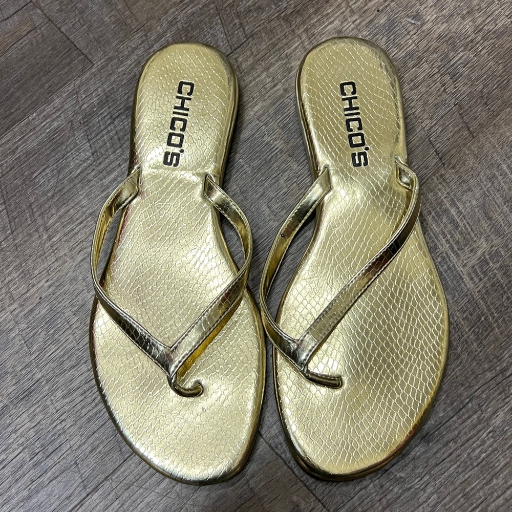 CHICO’S Shiny Gold Flip Flops Sandals Shoe Size 6